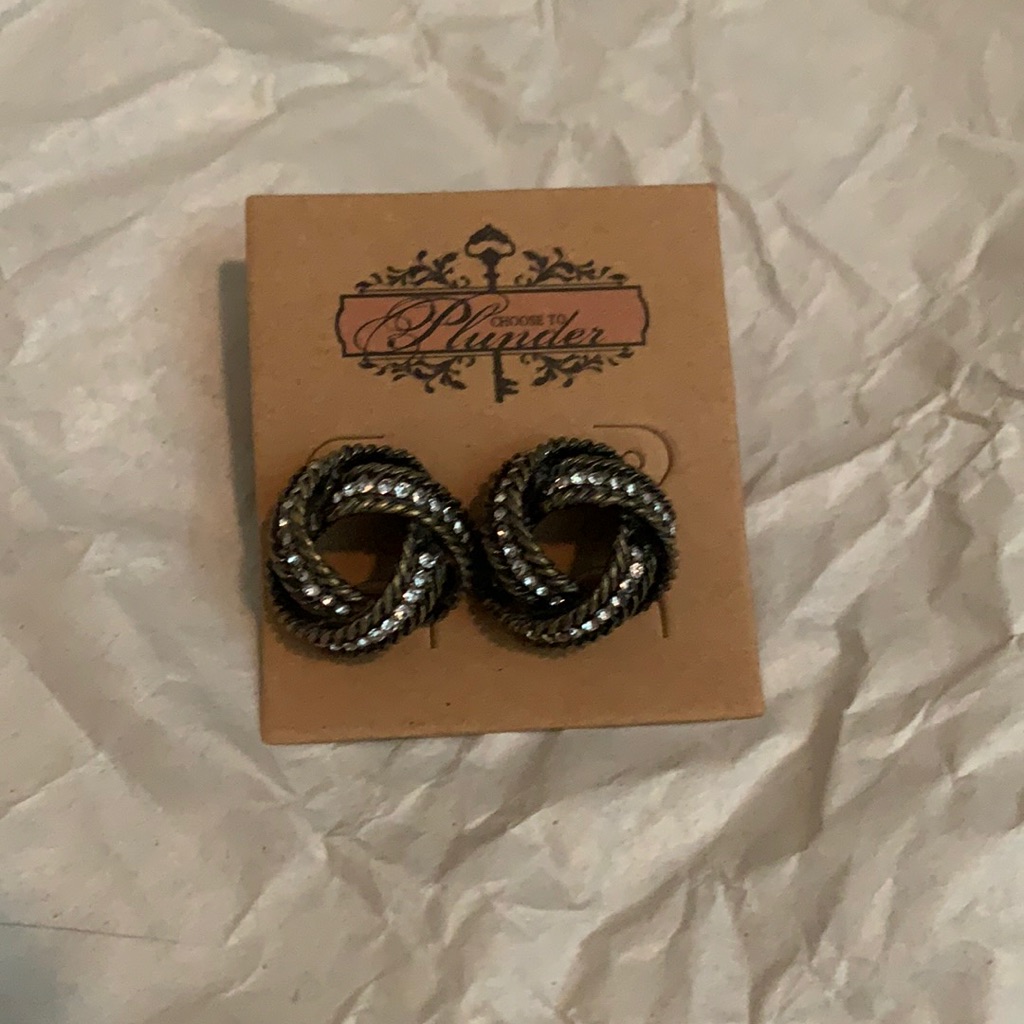 Plunder Attina Earrings New In Box 15$